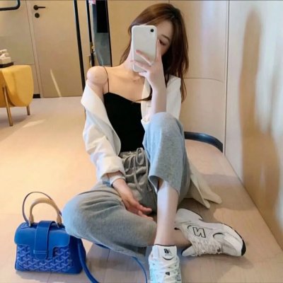 退隐后三个美女住我家